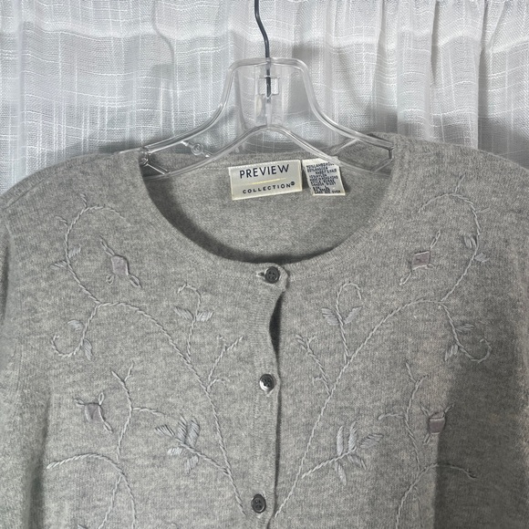 Grey Cardigan Sweater 🩶 by Preview Size Large - Picture 6 of 7